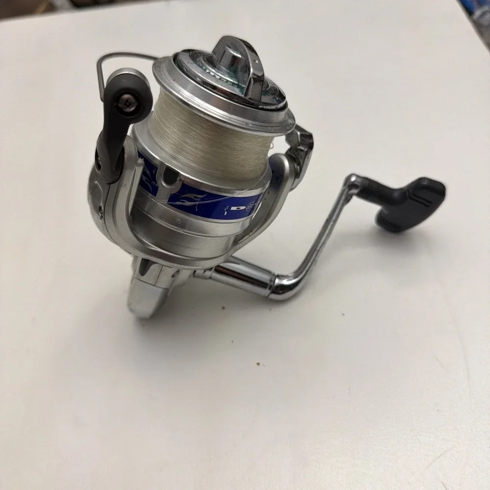Daiwa D WAVE 4000-B Spinning Fishing Reel